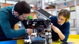 ИИ, станкостроение и микроэлектроника: российским студентам предложили по миллиону рублей на технологический стартап