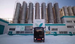  Российские беспилотные электрогрузовики начали работать на нефтехимиков