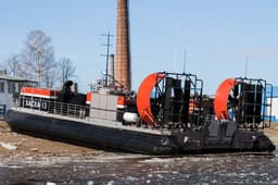 Крупнейшее гражданское судно на водной подушке «Хаска-10» спустили на воду в Ярославской области