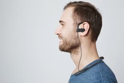 Борьба с депрессией и стрессом: российская компания Neiry создала наушники для улучшения настроения