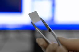 Вдвое меньше почтовой марки: в МФТИ создали самую маленькую карту метро в мире