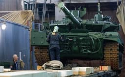 Ритмично и по плану, но есть нюансы: Медведев оценил выполнение гособоронзаказа в России