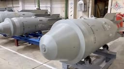 Радиус поражения — 230 метров, но неточно: в Сети засветилось первое применение «Царь-бомбы» ФАБ-3000 с УМПК