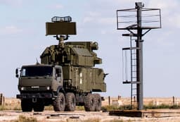 Эффективен в перехвате ракет SCALP-EG и реактивных снарядов: в Крыму заметили редкий ЗРК «Тор-М2КМ» 