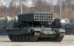 \"Cheburashka\" will punish them: Russian military aim TOS-1A \"Solntsepyok\" at a target within a minute
