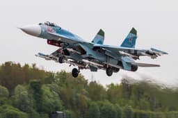 Шпион, уйди вон. Российский Су-27 отогнал британские самолеты-разведчики от границ РФ в Черном море