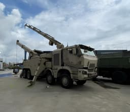 Первый взгляд: фото новейшей ремонтно-эвакуационной мастерской на шасси К-53958 «Торнадо-К»