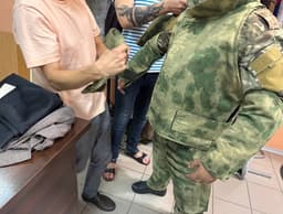 С высоты «птичьего» полёта не заметят: финский журналист показал, как выглядит костюм-невидимка от дронов