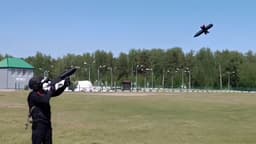 Самостоятельно наводится на цель: новейший портативный истребитель дронов разработали в России