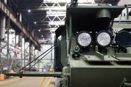 Новый цех по ремонту гусеничных машин и самоходных шасси открыли на Липецком механическом заводе