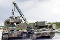 Угнать за 60 секунд: российские бойцы затрофеили танк Т-72 на передовой