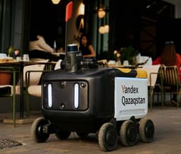 Роботы Яндекса добрались до Казахстана, теперь они развозят там еду