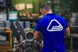 Больше БМП для армии: Барнаултрансмаш на 50% увеличил выпуск двигателей для военной техники