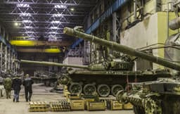 Все для фронта: Ростех продолжит наращивать выпуск вооружений в России