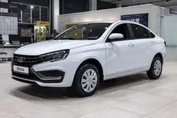 Обогрев руля и заднего сиденья, резина Pirelli: обновленная Lada Vesta Enjoy засветилась на фото