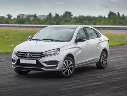 «Забит старый трек»: на АвтоВАЗе скопилось уже 12 тысяч Lada Vesta после проблем с электроникой