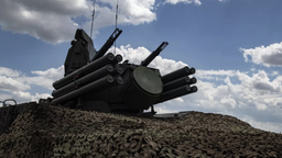 Прикрыть Крым от ракет AGM-154Е: ЗРПК «Панцирь-СМД» установили на фермовые вышки для отражения атак с воздуха