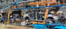 АвтоВАЗ приостановил сборку автомобилей LADA Vesta
