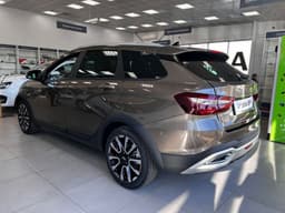 LADA Vesta с новыми опциями появилась у российских автодилеров