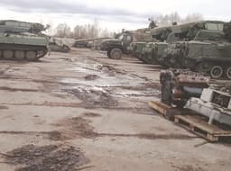 Броня пробивается насквозь, заклинивает люки и двери — названы недостатки российских БТР-70, БМП-1, БМП-2, БМП-3