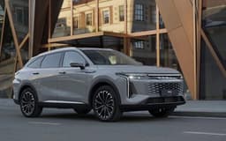 Российский кроссовер Exeed RX получил комплектацию с «автоматом» за 5,26 млн рублей