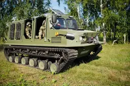 Там где пехота не пройдет, и бронепоезд не промчится: новейший военный гусеничный вездеход «Пластун-2»