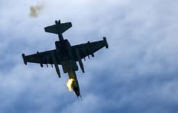 Пустили ракеты в упор: видео нехарактерной работы штурмовиков Су-25 на фронте