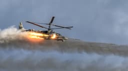 На предельно малой высоте: «Аллигаторы» Ка-52 уничтожили противника ракетами С-8