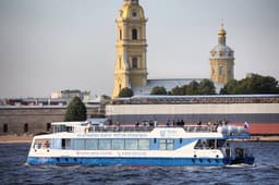 Из Петербурга в Кронштадт по воде: катамараны «Котлин» перевезли более 100 тысяч пассажиров