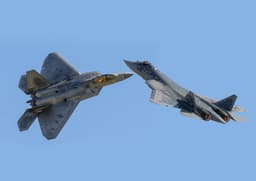 Истребитель Су-57 лучше F-22 и F-35, но шапкозакидательства быть не должно: честное сравнение военного летчика