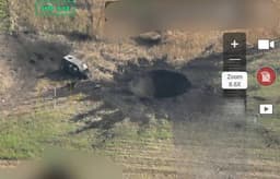 Невероятные кадры прилёта бомбы ФАБ-500: диаметр – 8 метров, глубина – 3 метра