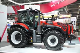 С двигателем КАМАЗ 689 и автоматической трансмиссией: трактор «Ростсельмаш 1370» представили на ЮгАгро-2024