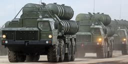 Рой дронов для ЗРК С-400 «Триумф» не страшен: Запад не подобрал ключи к российским зенитным системам