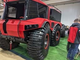 В Москве показали вездеход МАКС, способный работать при экстремальных температурах и влажности до 98%