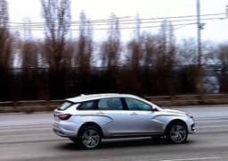 Тестовый кроссовер LADA Vesta заметили на дорогах: автомобиль готовится к премьере на ПМЭФ-2025