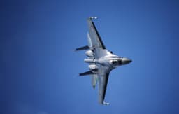 Российские истребители Су-35С прикрыли бомбардировщиков перед нанесением авиаудара: кадры боевой работы