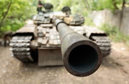 Экипажи танков Т-72АВ, Т-72Б и Т-80БВ предупредили об угрозе Challenger Mk.2: дело в снарядах с обедненным ураном