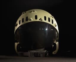 Раскрыты характеристики новейшего «шлема будущего» для летчиков истребителя Су-57: могущество в небе