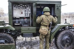 Подавит всё, что летает: уникальные кадры боевой работы станции РЭБ «Синица» 