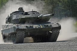 Экипажи танков Т-72Б3М и Т-80БВМ предупредили об угрозе старшего брата Leopard: у шведского Strv-12 мощные бронебойные снаряды DM53A1