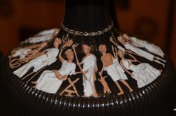 Эрмитаж представил тактильную копию античной вазы для слабовидящих