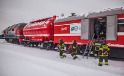 Пожарный поезд привлекли к тушению возгорания на заводе в Ленинградской области