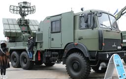 Порхает, как бабочка, жалит, как «Оса-АКМ»: ЗРК установили на современное шасси МАЗ-6317 со скоростью до 100 км/ч