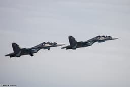 Дуэт истребителей Су-33 и Су-30СМ Северного флота уничтожил цель в густых облаках