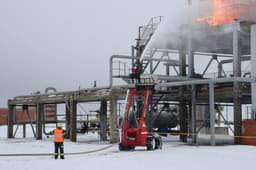 Отправится в самое пекло: появились экстремальные кадры работы новейшего робота-пожарного АНТ 1000ПМ