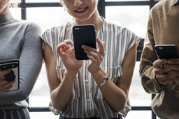 «Алло, это Zara»: мошенники стали предлагать «подарки» от ушедших из России брендов