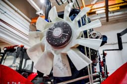 Специалисты МТЗ собирают первый трактор BELARUS-5022 мощностью 500 «лошадиных сил»