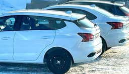 Lada Iskra готовится к выходу на рынок: седан и универсал позируют на общем фото