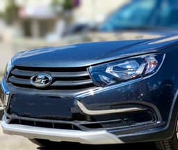 «Заряженные» Lada Granta Cross с климат-контролем и большим экраном отправились на тестовый полигон