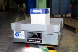 Аналоги есть, но зачем, если можно в 33 раза дешевле: на ЧМЗ спроектировали и эксплуатируют роботележку, которая придерживается красных линий